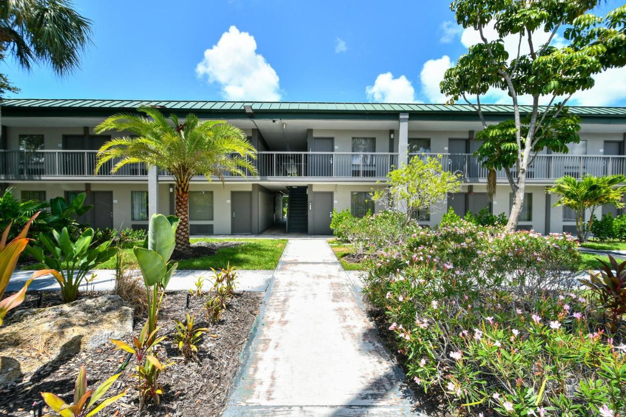 Sarasota Cay Club #612 - Heated Pool, Bunk Beds, Huge Tv, Tiki Bar, More! South Bradenton Екстериор снимка